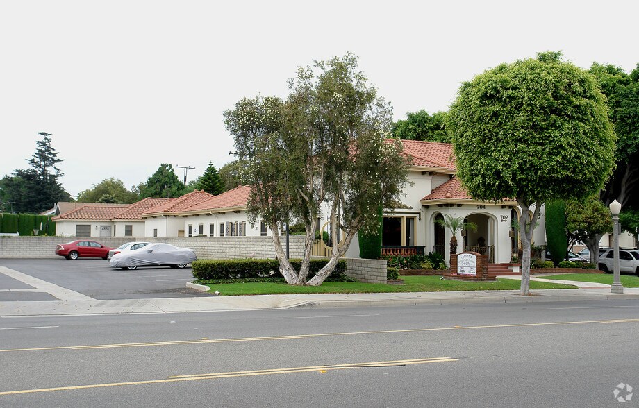 More Photos Of 702-704 E Chapman Ave, Orange Office For Lease