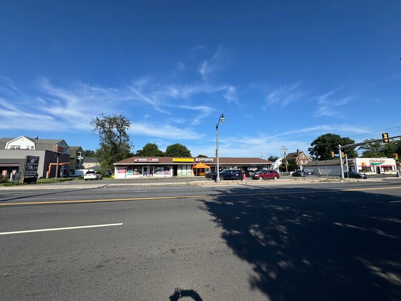 More Photos Of 4086-4108 Main St, Bridgeport Storefront For Lease