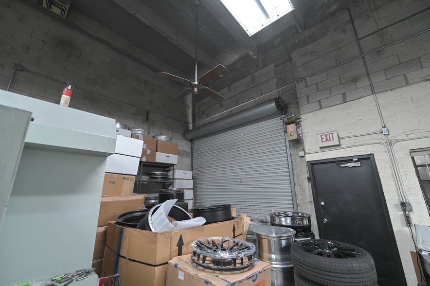 More Photos Of 13977-13981 SW 140th St, Miami Light Distribution For Sale