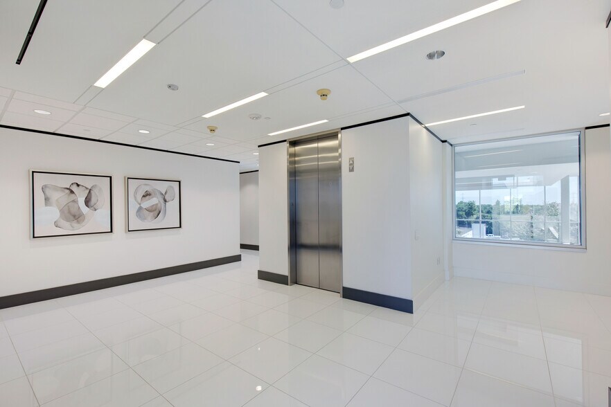More Photos Of 15915 Katy Fwy, Houston Office For Lease