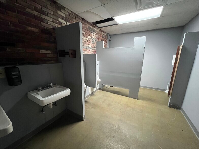 More Photos Of 1058-1068 Country Club Rd, Columbus General Retail For Sale