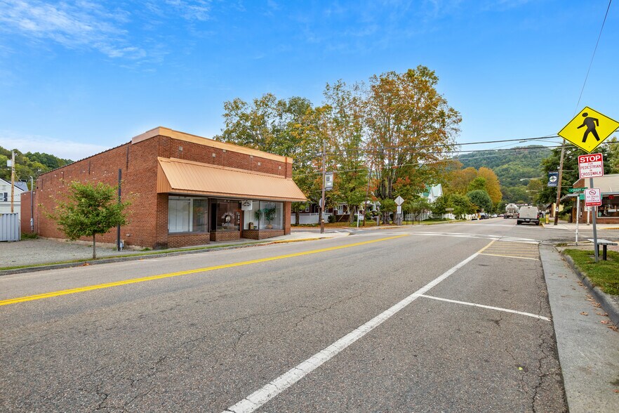 More Photos Of 101 W Laurel Ave, Damascus General Retail For Sale