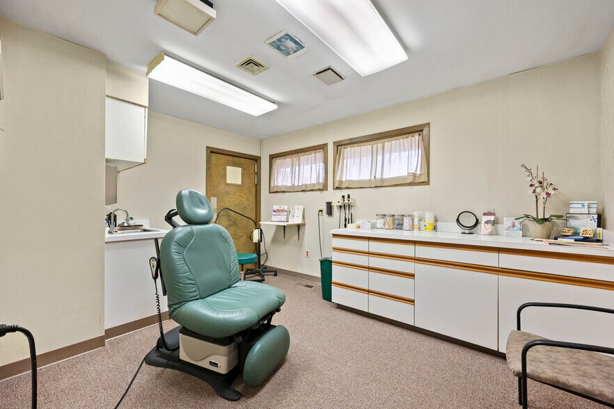 More Photos Of 95 New Litchfield St, Torrington Medical For Sale