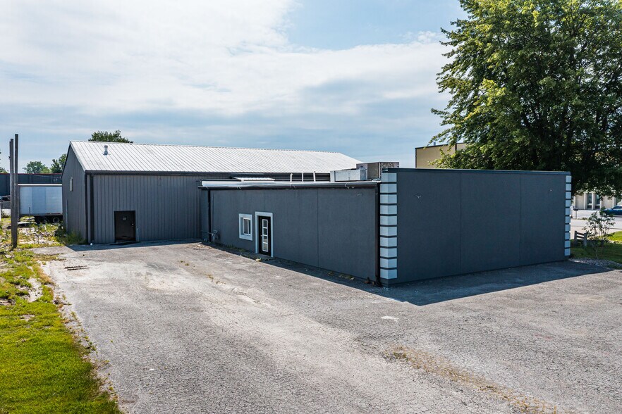 More Photos Of 1301 Fabricon Blvd, Jeffersonville Light Manufacturing For Lease
