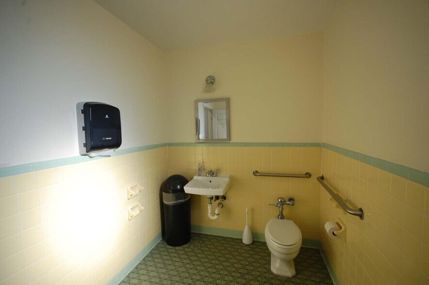 More Photos Of 10730 Connecticut Ave, Kensington Storefront Retail Office For Sale