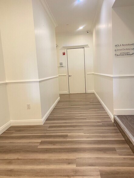 More Photos Of 211 N Citrus Ave, Covina Storefront Retail Office For Lease