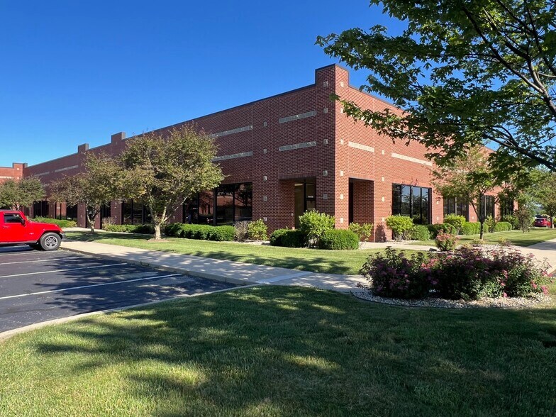 More Photos Of 14701 Cumberland Rd, Noblesville Research And Development For Lease