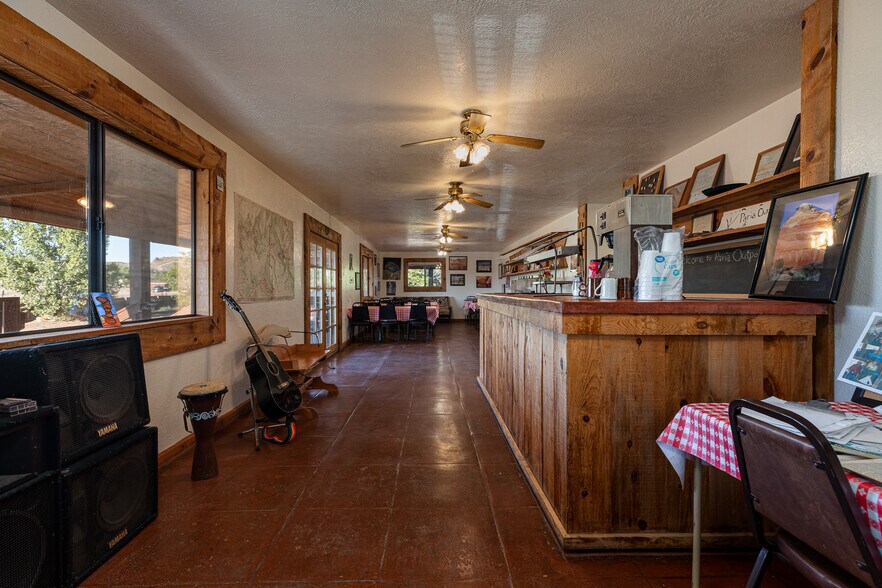 More Photos Of 2040 Long Rd Cyn, Kanab Freestanding For Sale