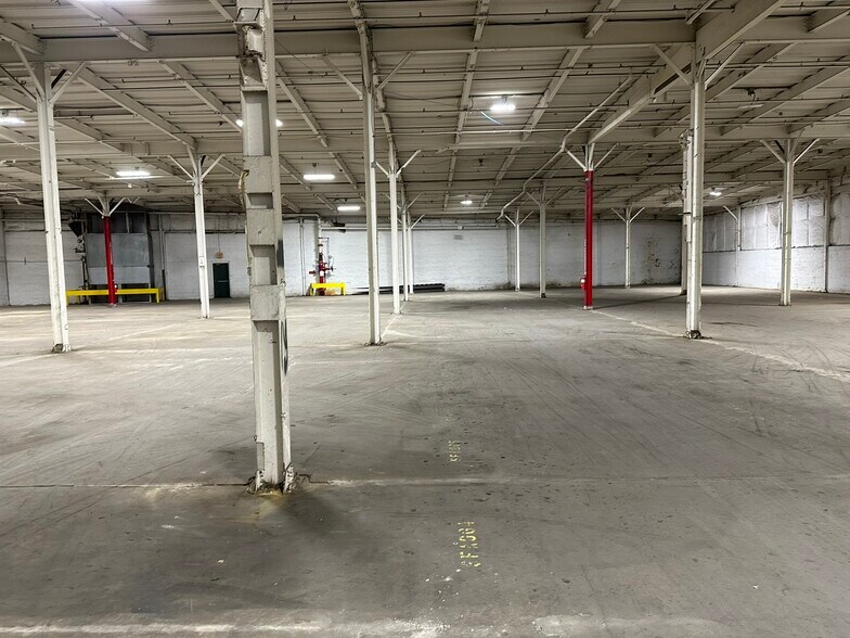 More Photos Of 217 S Belmont Ave, Indianapolis Warehouse For Lease