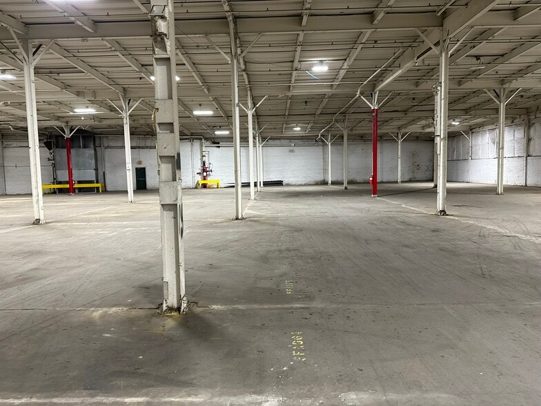 More Photos Of 217 S Belmont Ave, Indianapolis Warehouse For Lease