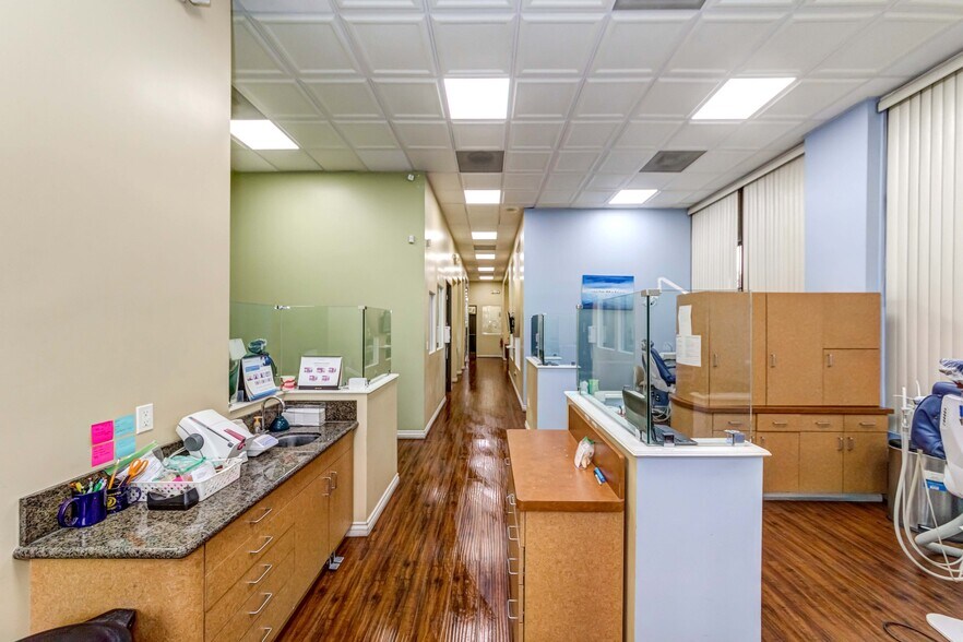 More Photos Of 8471 Garden Grove Blvd, Garden Grove Medical For Sale