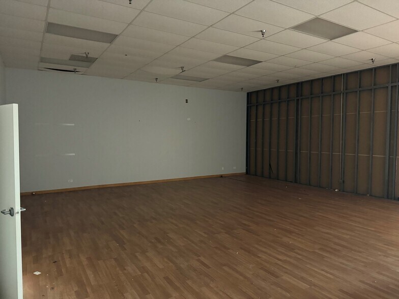 More Photos Of 7000 S Pulaski Rd, Chicago Freestanding For Lease