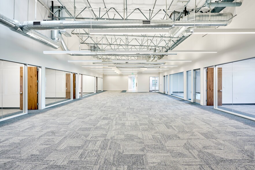 More Photos Of 29120 Commerce Center Dr, Valencia Manufacturing For Lease