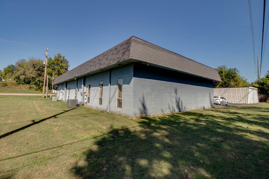 More Photos Of 202 W Main St, Glen Carbon General Retail For Sale