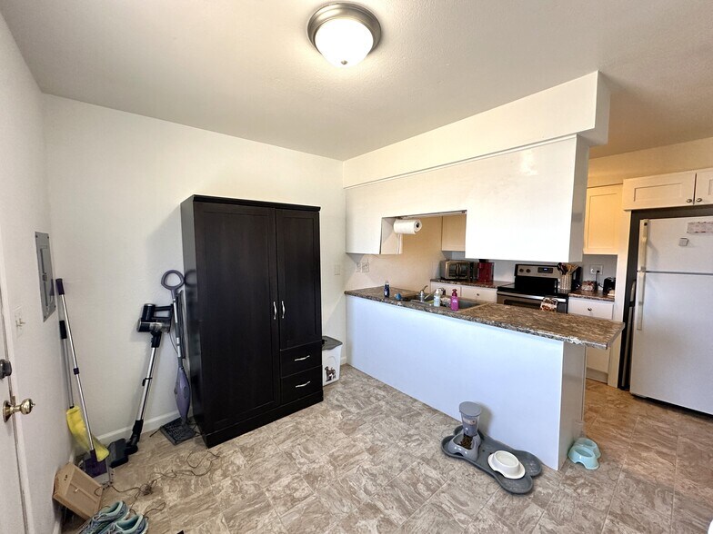 More Photos Of 309 8th St, Hugo Apartments For Sale