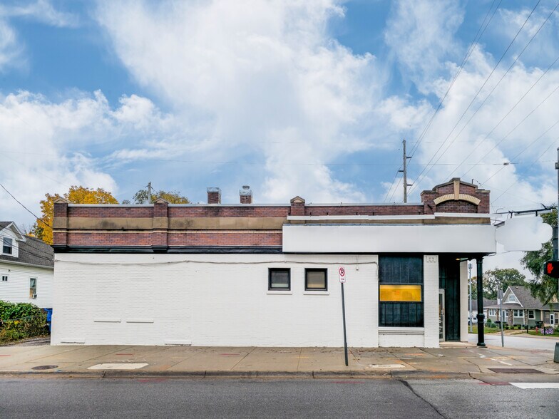 More Photos Of 2703 S 10th St, Omaha Storefront For Sale