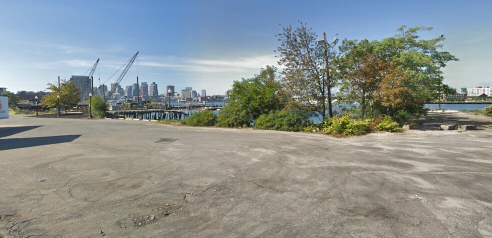 More Photos Of 276 Border St, Boston Freestanding For Sale