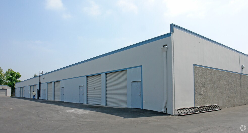 More Photos Of 19151 Parthenia St, Northridge Service For Lease