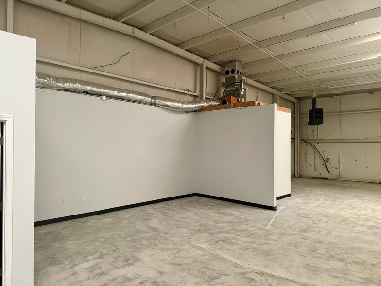 More Photos Of 925 Cripple Creek Dr, Lawrenceville Warehouse For Lease