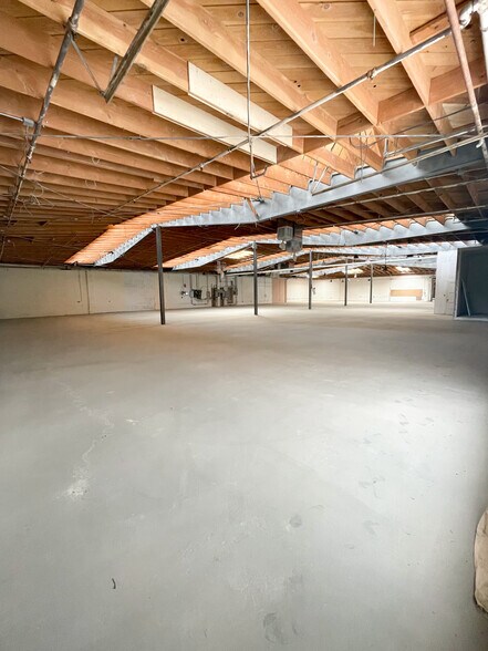 More Photos Of 1110 Seward St, Los Angeles Unknown For Lease