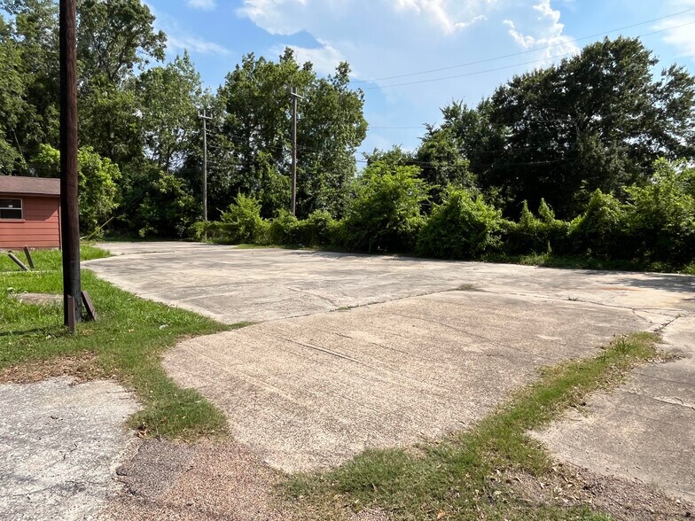 More Photos Of 9305 N Wayside Dr, Houston Office Residential For Sale
