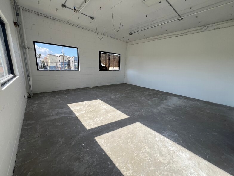 More Photos Of 911 W C St, Wilmington Warehouse For Lease