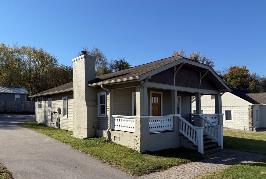 Primary Photo Of 904 W Lamar Alexander Pky, Maryville Office For Lease