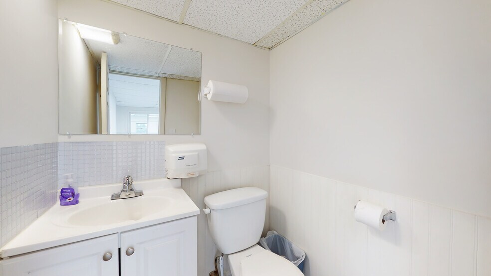 More Photos Of 220 Silver Lake Rd, Dingmans Ferry Office For Sale