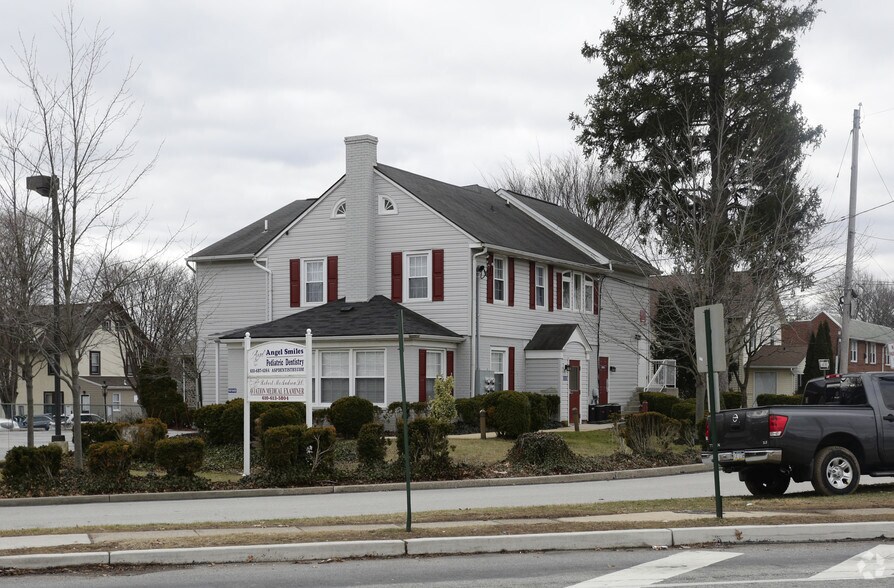 Primary Photo Of 4 Smedley Ln, Newtown Square Medical For Lease