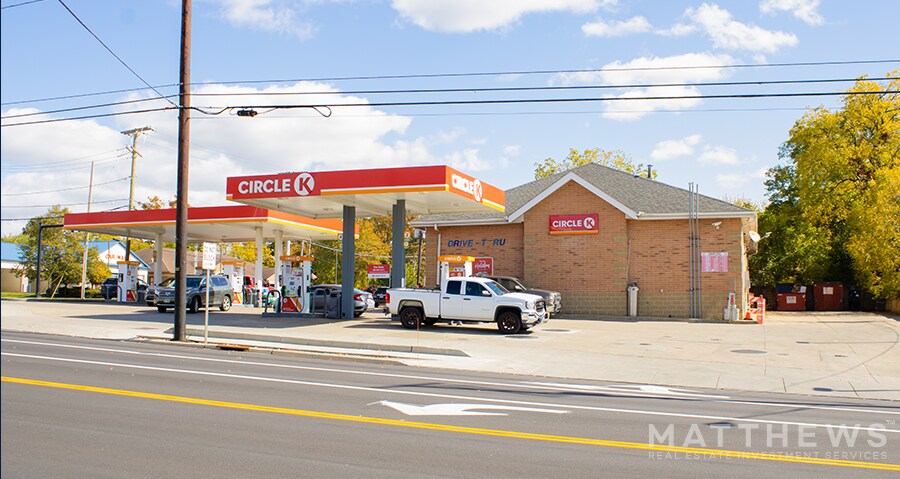 More Photos Of 11 S Cleveland Massillon Rd, Fairlawn Convenience Store For Sale