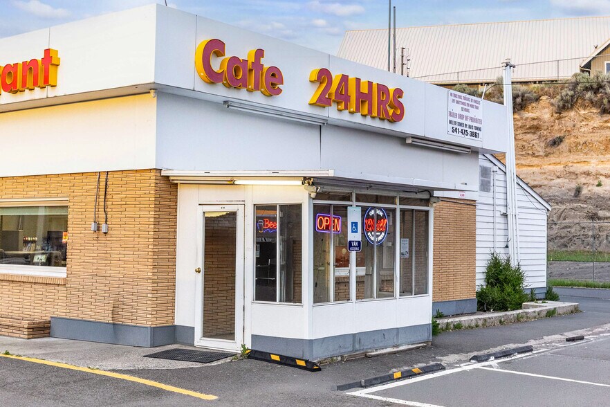 More Photos Of 992 SW Highway 97, Madras Service Station For Sale
