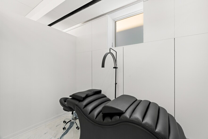 More Photos Of 1915-1917 N Damen Ave, Chicago Storefront For Sale