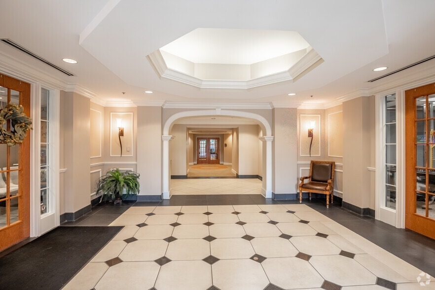 More Photos Of 100 Country Club Dr, Hendersonville Medical For Sale