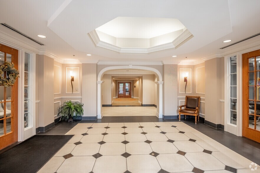 More Photos Of 100 Country Club Dr, Hendersonville Medical For Lease