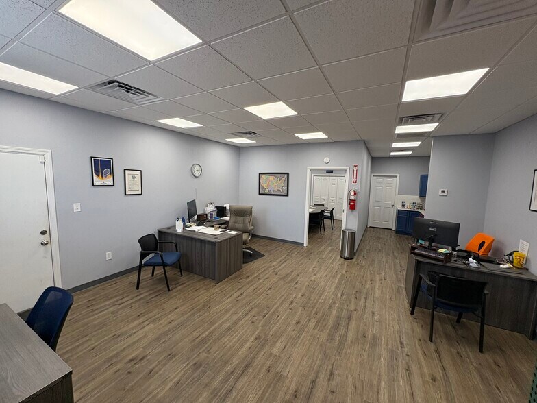 More Photos Of 21287 Foster Rd, Spring Warehouse For Lease