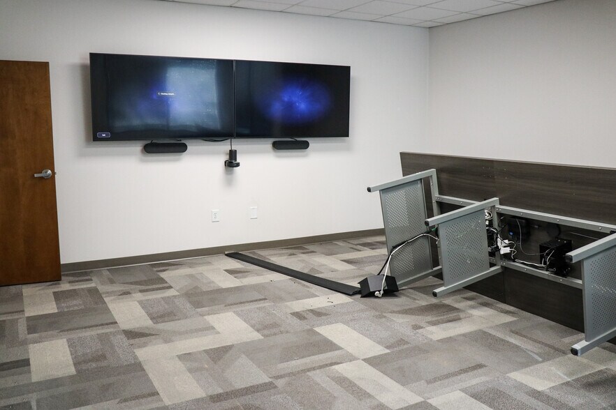 More Photos Of 2000 Northfield Ct, Roswell Distribution For Lease