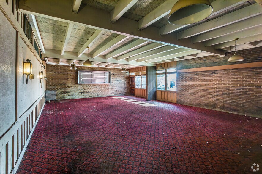 More Photos Of 4594 Yale Rd, Memphis General Retail For Sale