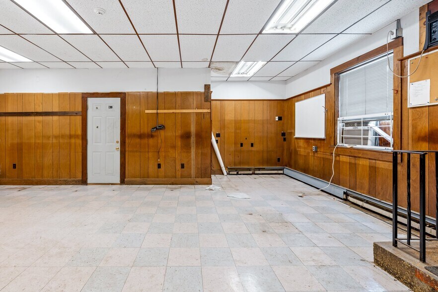 More Photos Of 28 Collins St, Seabrook Flex For Sale