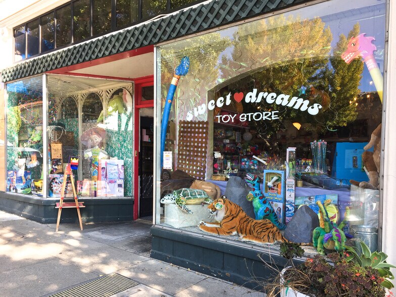 More Photos Of 2924-2926 College Ave, Berkeley Storefront For Lease