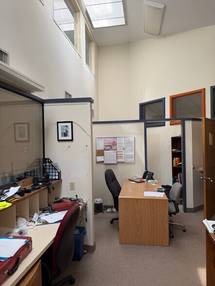 More Photos Of 104 Woodward Hill Rd, Edwardsville Office For Sale