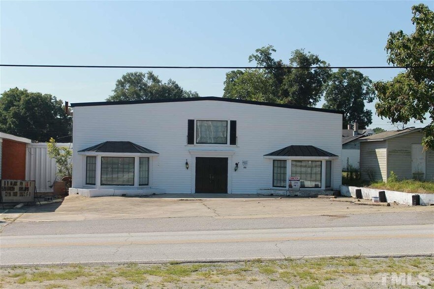 More Photos Of 106 W North Railroad St, Four Oaks Storefront For Sale