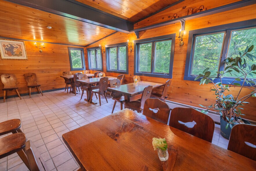 More Photos Of 6 Abroad Rd, West Dover Hotel For Sale