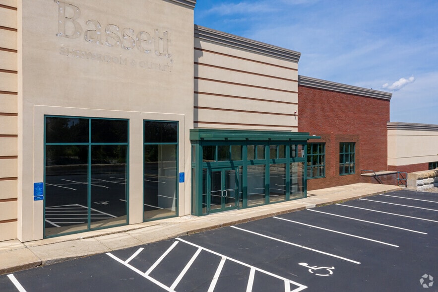 More Photos Of 703-705 Technology Center Dr, Stoughton Warehouse For Lease