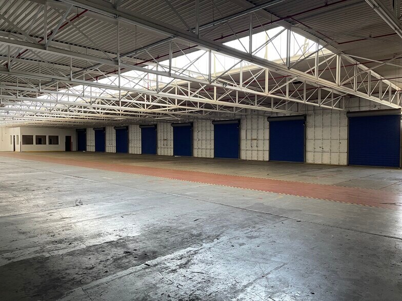 More Photos Of 800 W Milford St, Glendale Warehouse For Lease