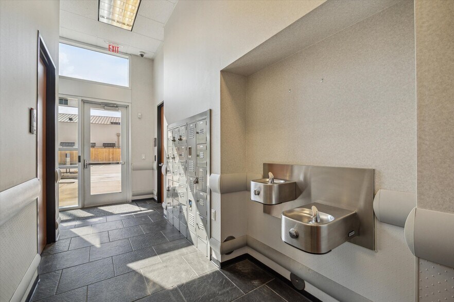 More Photos Of 28850 Tomball Pky, Tomball Bank For Sale