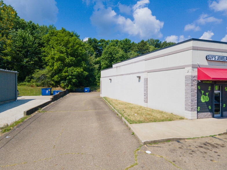More Photos Of 2052-2070 Romig Rd, Akron Storefront For Sale