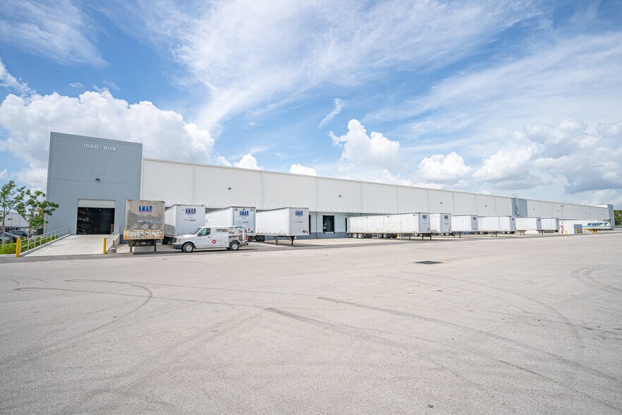 More Photos Of 1620 NW 215th St, Miami Gardens Unknown For Lease