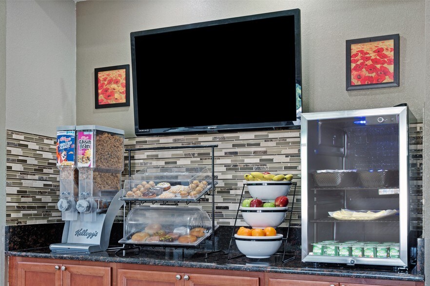 More Photos Of 2216 N Dodge St, Iowa City Hotel For Sale