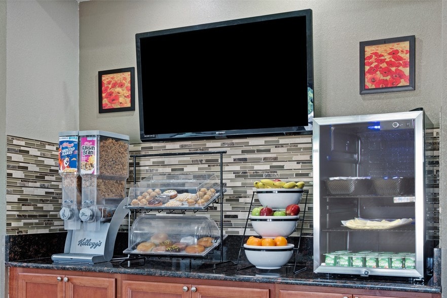 More Photos Of 2216 N Dodge St, Iowa City Hotel For Sale