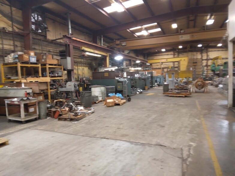More Photos Of 13424 Hempstead Hwy, Houston Warehouse For Sale